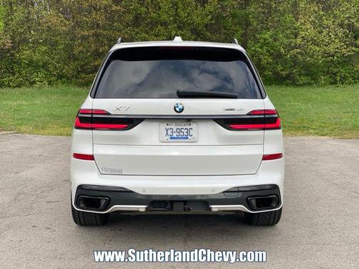 Mineral White Metallic 2025 BMW X7 xDrive40i