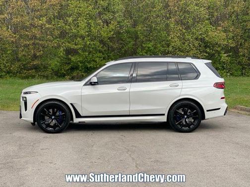 Mineral White Metallic 2025 BMW X7 xDrive40i