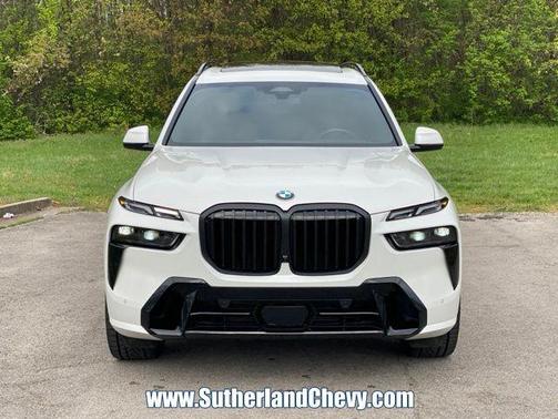 Mineral White Metallic 2025 BMW X7 xDrive40i