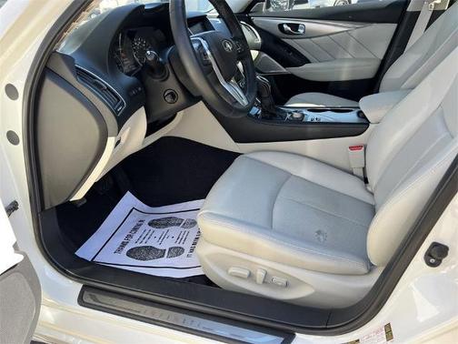 2023 INFINITI Q50 LUXE