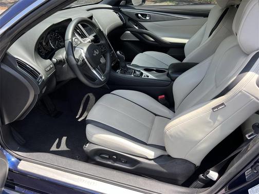 2022 INFINITI Q60 LUXE