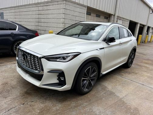 Majestic White 2023 INFINITI QX55 LUXE