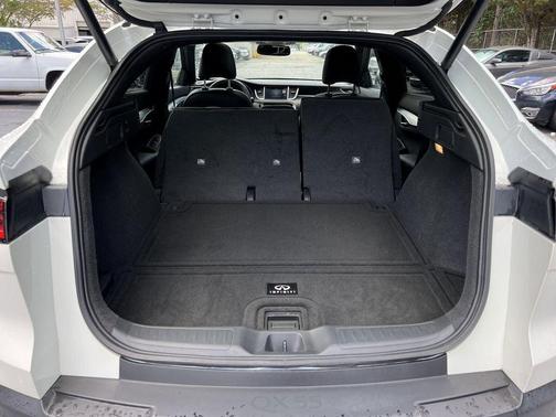 Majestic White 2023 INFINITI QX55 LUXE