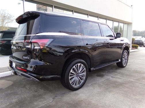 2025 INFINITI QX80 Luxe