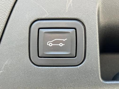 Summit White 2022 Buick Envision Essence