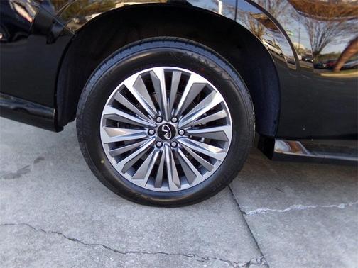 2025 INFINITI QX80 Luxe