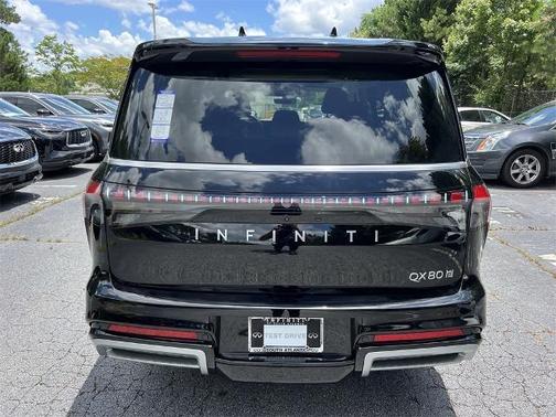 2025 INFINITI QX80 Luxe