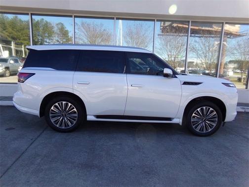 2025 INFINITI QX80 Luxe
