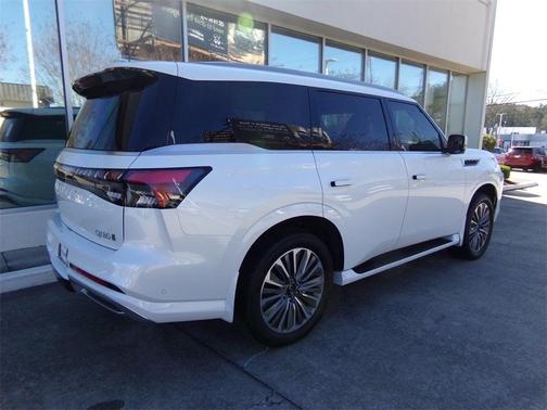 2025 INFINITI QX80 Luxe