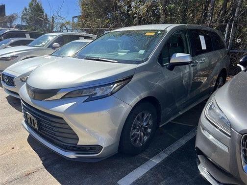 2021 Toyota Sienna LE
