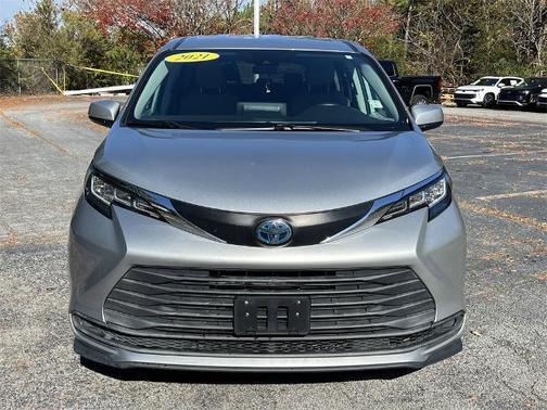 2021 Toyota Sienna LE