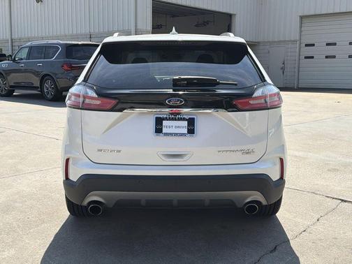 White Platinum Clearcoat Metallic 2019 Ford Edge Titanium