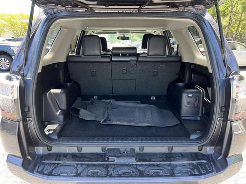 Magnetic Gray Metallic 2018 Toyota 4Runner SR5 Premium