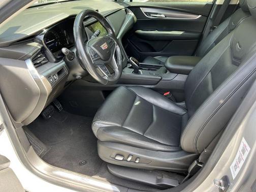 Radiant Silver Metallic 2018 Cadillac XT5 Luxury