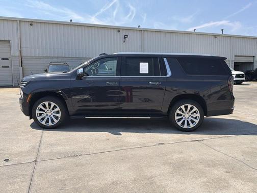 Dark Ash Metallic 2025 Chevrolet Suburban Premier