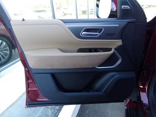 2025 INFINITI QX80 Luxe