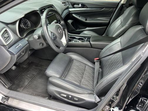 Black 2023 Nissan Maxima Platinum