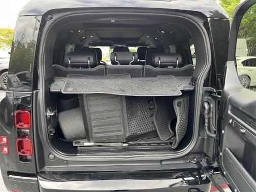2024 Land Rover Defender P400 X-Dynamic SE