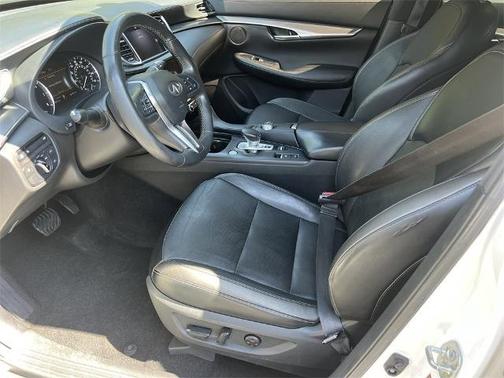 2022 INFINITI QX50 Luxe