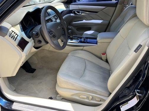 2017 INFINITI Q70L 3.7X