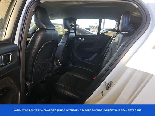 2020 Volvo XC40 T4 Momentum
