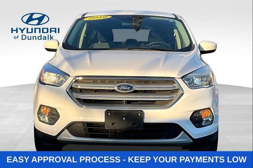Oxford White 2019 Ford Escape SE