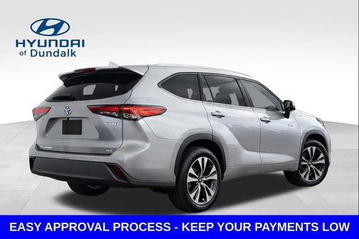 Celestial Silver Metallic 2021 Toyota Highlander Hybrid XLE