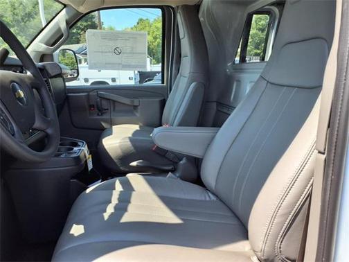 2025 Chevrolet Express 2500 RWD 2500 Regular Wheelbase WT