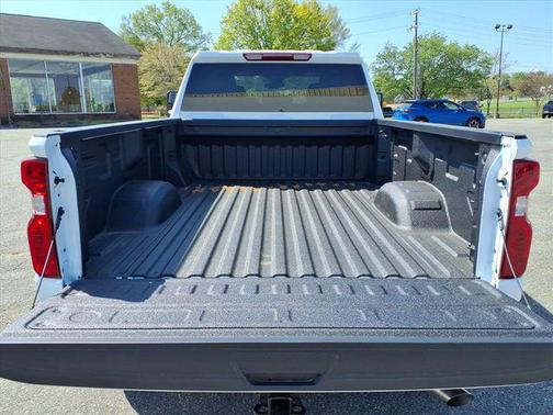 Summit White 2026 Chevrolet Silverado 2500 Custom