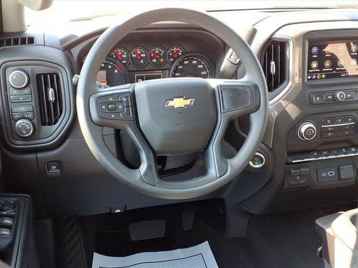 Summit White 2026 Chevrolet Silverado 2500 Custom
