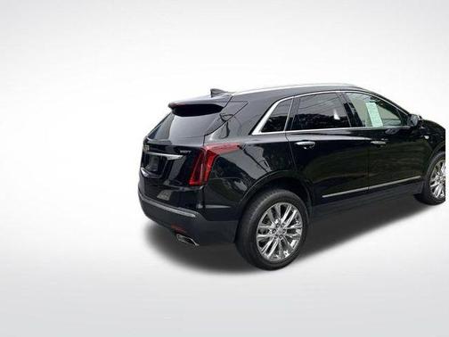 Stellar Black Metallic 2021 Cadillac XT5 Luxury