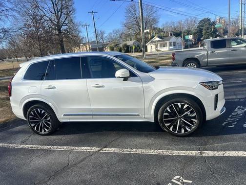 2025 Volvo XC90 B6 Plus 7-Seater