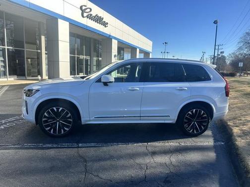 2025 Volvo XC90 B6 Plus 7-Seater