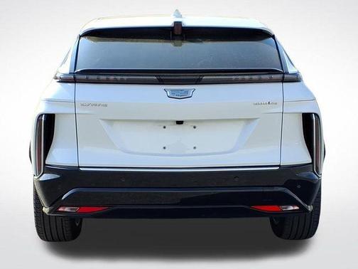 Crystal White Tricoat 2024 Cadillac LYRIQ Luxury