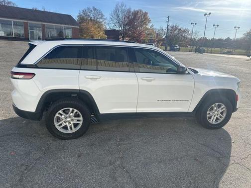 2024 Jeep Grand Cherokee Laredo