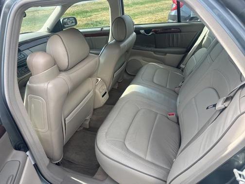 2005 Cadillac DeVille Base