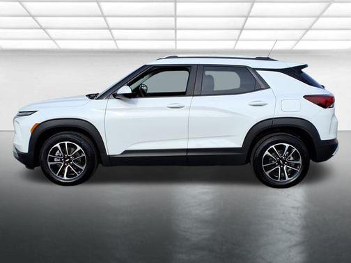 Summit White 2026 Chevrolet Trailblazer LT