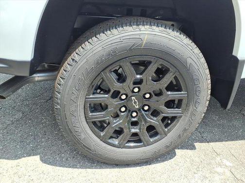 Summit White 2026 Chevrolet Colorado WT