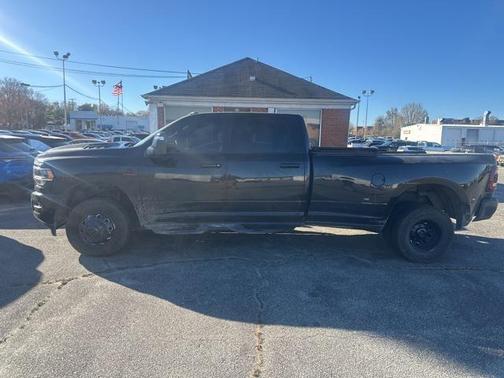 2023 RAM 3500 Laramie Crew Cab 4x4 8' Box