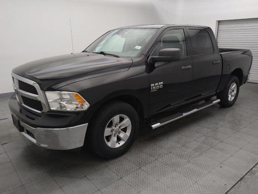 Diamond Black Crystal Pearlcoat 2019 RAM 1500 Tradesman