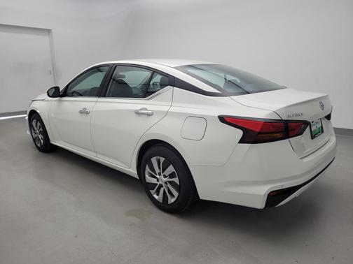 Photo 3 of 33 of 2021 Nissan Altima 2.5 S
