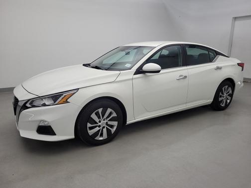 Photo 2 of 33 of 2021 Nissan Altima 2.5 S