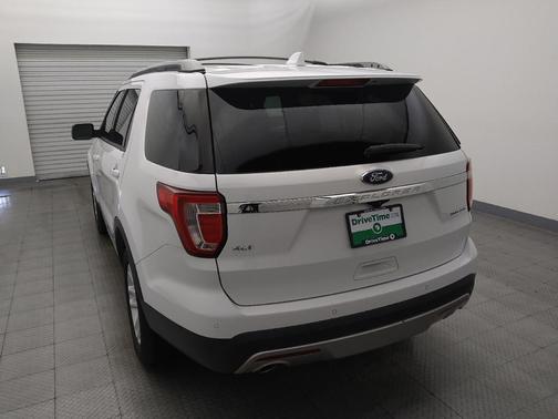 White 2016 Ford Explorer XLT