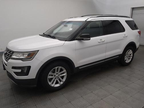 White 2016 Ford Explorer XLT