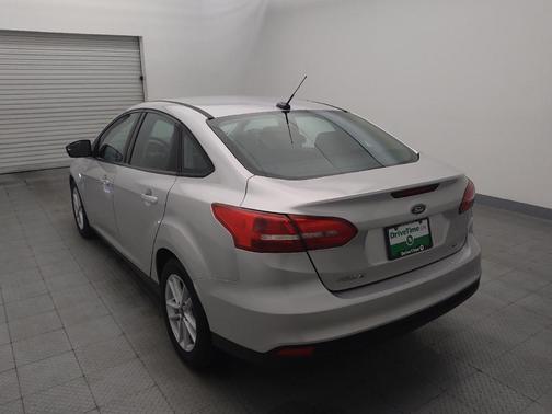 Ingot Silver Metallic 2018 Ford Focus SE