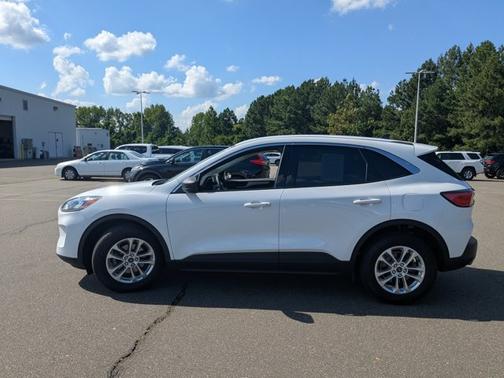 OXFORD WHITE 2022 Ford Escape SE