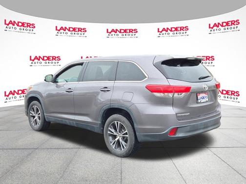 Predawn 2019 Toyota Highlander LE PLUS