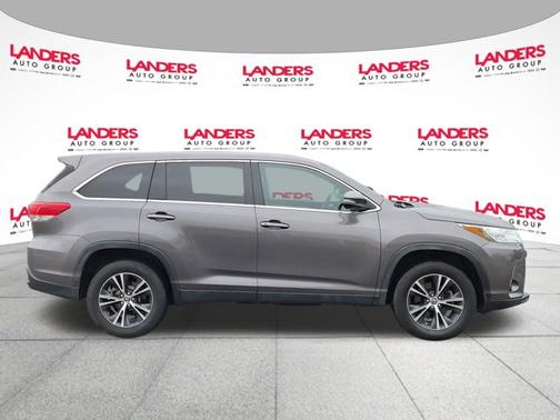 Predawn 2019 Toyota Highlander LE PLUS