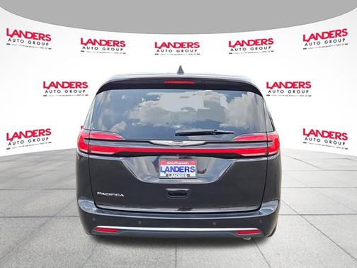 Diamond Black 2024 Chrysler Pacifica TOURING L