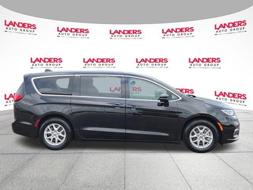 Diamond Black 2024 Chrysler Pacifica TOURING L